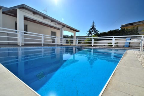 Villa White private pool Chalet in Alcamo