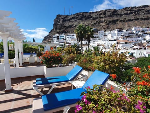 Balcony/Terrace, City view, Mountain view, sunbed