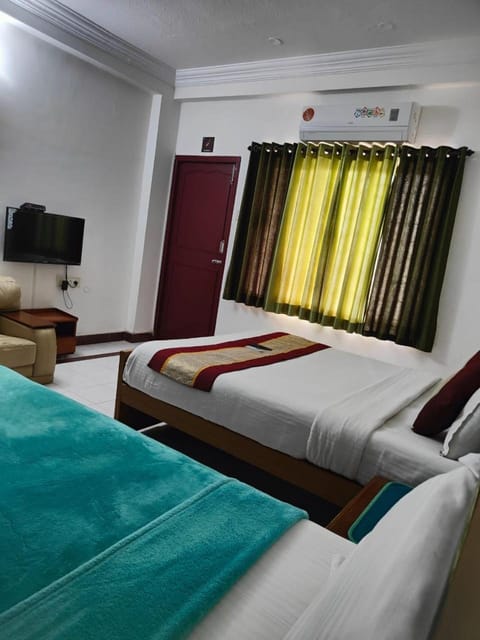 Kapsstone HOMESTAY- Apartments &Rooms near APOLLO &SHANKARA NETHRALAYA HOSPITALS -Greams Road Condominio in Chennai