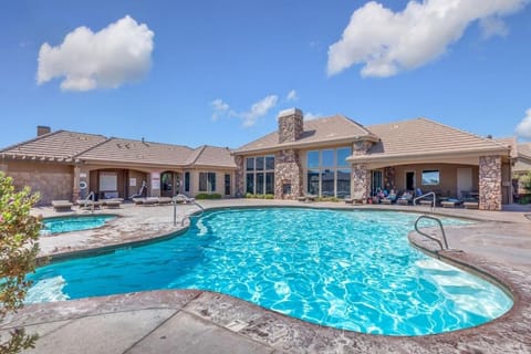 Coral Ridge Resort 2081 Community Heated Pool, Indoor Fireplace, and Golf Views House in Washington