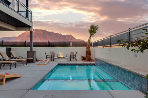Ocotillo 70 Red Mountain View Resort, Private Pool & Hot Tub House in Santa Clara