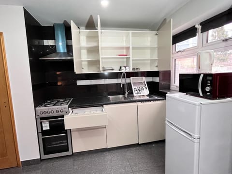 Kitchen or kitchenette, dishwasher, minibar, pet friendly, stove