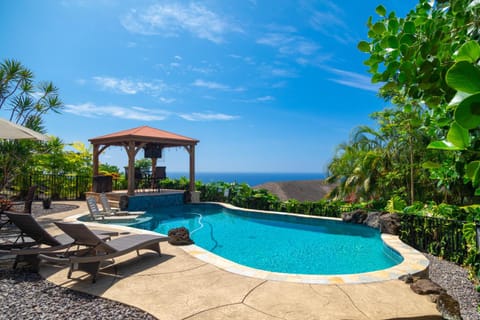 Kailua-Kona Exceptional Oceanview Home - Heated Oasis Pool & Stunning Ocean View House in Holualoa