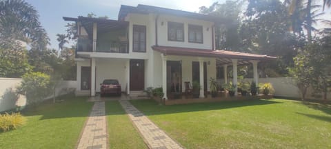 Thalpitiya villa Chalet in Wadduwa