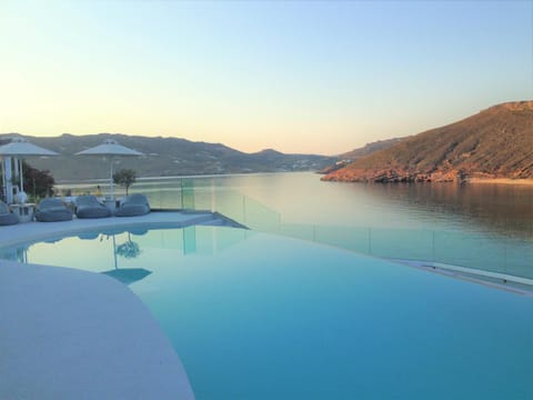 Pool view, Sea view, Swimming pool, Swimming pool, Sunrise