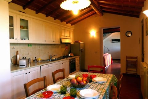 Schönes Haus mit Terrasse und atemberaubendem Blick, Grill, Wi-Fi, bis 7 Personen Casa in Pietrasanta