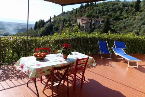 Schönes Haus mit Terrasse und atemberaubendem Blick, Grill, Wi-Fi, bis 7 Personen House in Pietrasanta