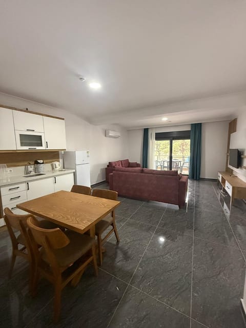 TV and multimedia, Kitchen or kitchenette, Living room, Seating area