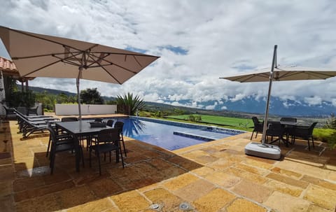 Dining area, Swimming pool