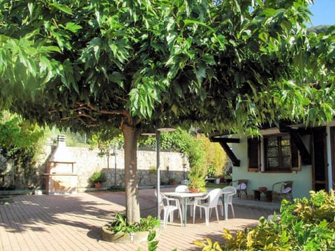 Ferienhaus in ruhigen Lage Schöne Terrasse mit Ausblick Haus in Camaiore