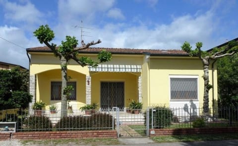 Wunderschönes Ferienhaus in Lido Di Camaiore mit Schönem Garten House in Viareggio