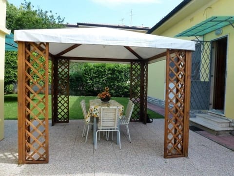 Wunderschönes Ferienhaus in Lido Di Camaiore mit Schönem Garten House in Viareggio