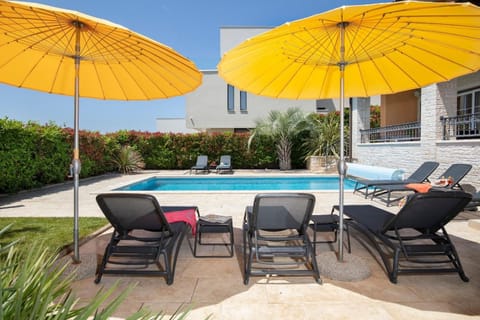 Ferienhaus in Pomer mit privatem beheizten Pool und Meerblick House in Banjole
