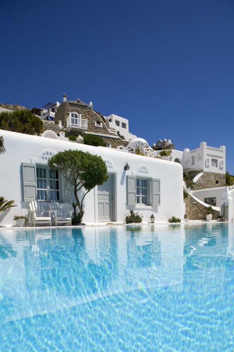 Photo of the whole room, Decorative detail, Pool view