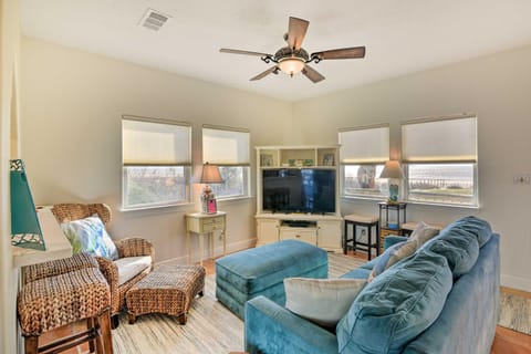 Walk to Beach Ocean-View Home in Galveston! House in Galveston Island