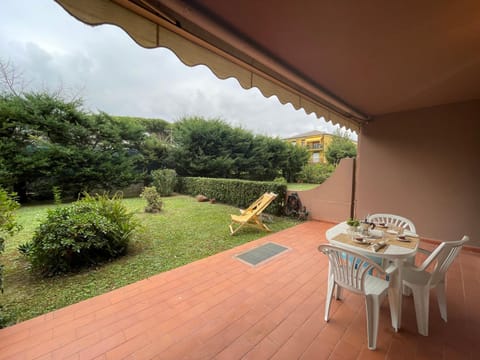 Patio, Natural landscape, Garden, View (from property/room), Balcony/Terrace, Dining area, Garden view