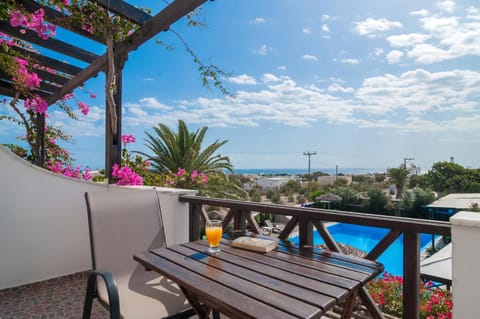 Holiday Beach Resort Santorini Hotel in Perissa