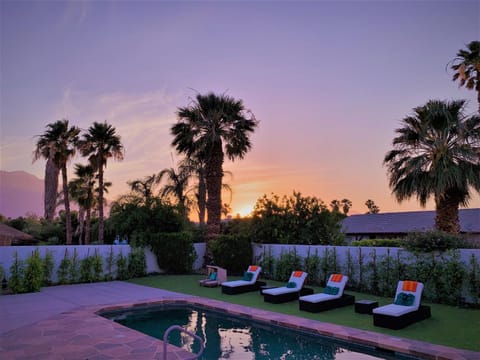 Luxury home near Palm Springs, large backyard and pool Villa in Cathedral City