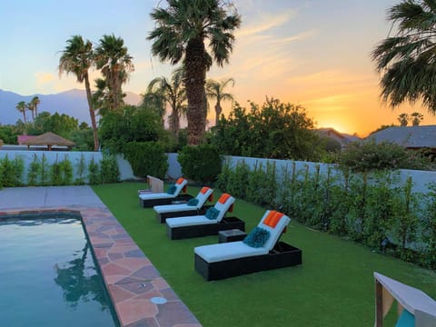 Luxury home near Palm Springs, large backyard and pool Villa in Cathedral City