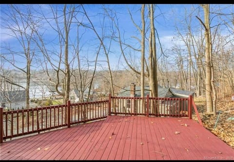 Cheerful home with amazing lake view Maison in New Fairfield