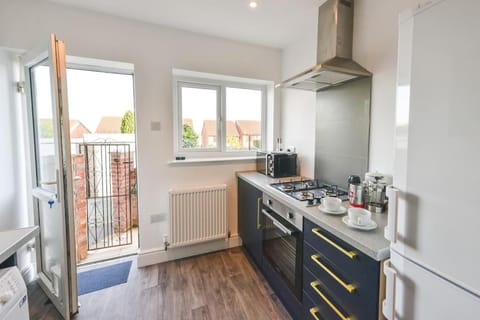 Long stay 3 bed house - 6 x beds & free parking Apartment in Chesterfield