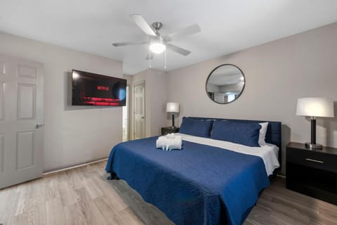 Bed, TV and multimedia, Bedroom, fireplace