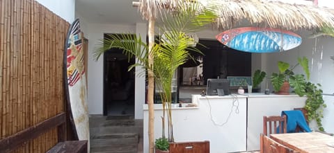 Bravo Hostels: Surf House Bed and Breakfast in Punta Hermosa