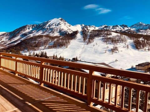 Nearby landmark, Natural landscape, Winter, View (from property/room), Balcony/Terrace, Mountain view