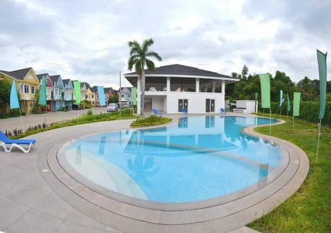 4BR Townhouse at PonteFino Residences Batangas City Eigentumswohnung in Batangas