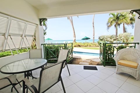 Casual Beachfront Studio with Pool apts Apartment in Bridgetown