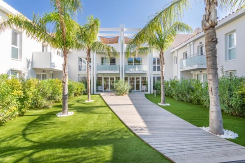 Property building, Spring, Day, Natural landscape, Garden