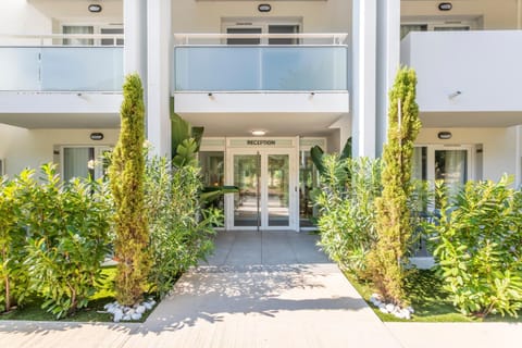 Property building, Facade/entrance, Spring, Day, Garden