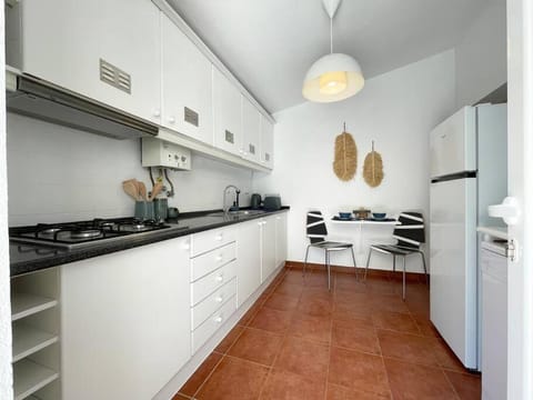 Kitchen or kitchenette, Dining area, dishwasher, stove