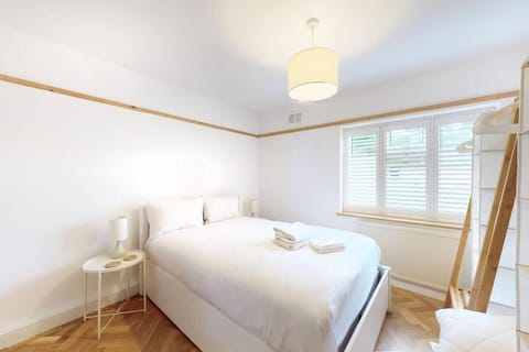 Stunning 2 bed flat in Richmond Apartamento in Brentford