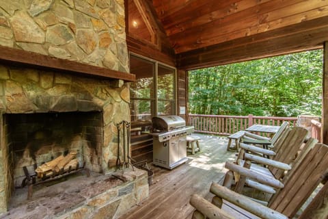 Chestnut Falls House in Beech Mountain