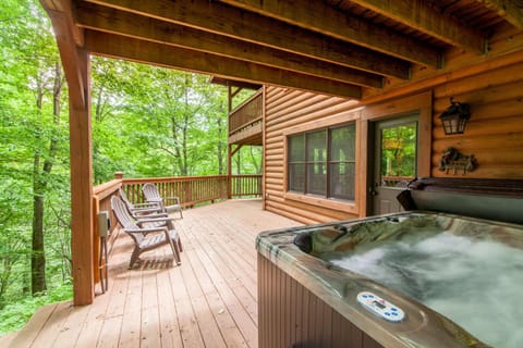 Creek Sound Chalet House in Watauga