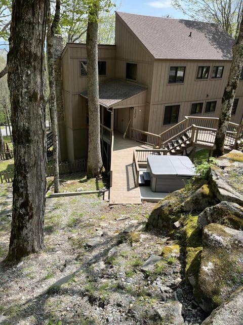 Lookout Lodge House in Beech Mountain