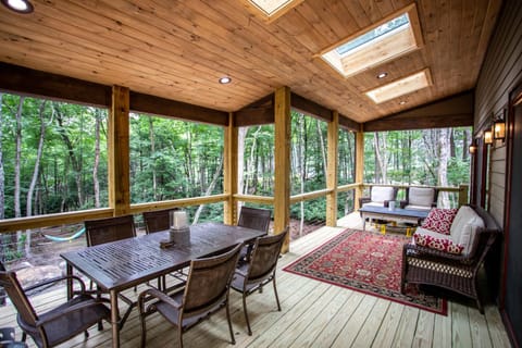 Red Bird Retreat House in Beech Mountain