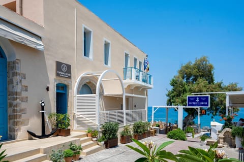 Captain's House Hotel Suites & Apartments Hotel in Panormos in Rethymno