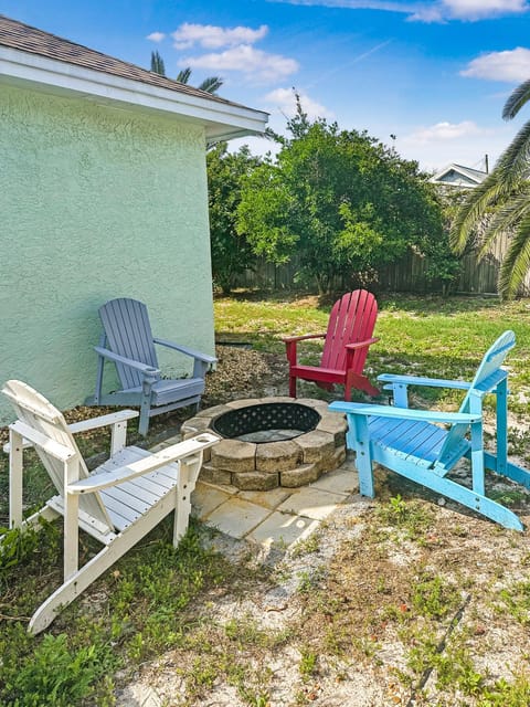 Beautiful House Sleeps 12 - Hot Tub - Walk to Beach House in Lower Grand Lagoon