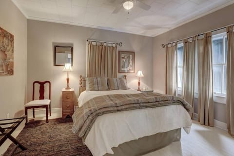 The Carriage House Downtown Lafayette, LA Apartment in Freetown-Port Rico