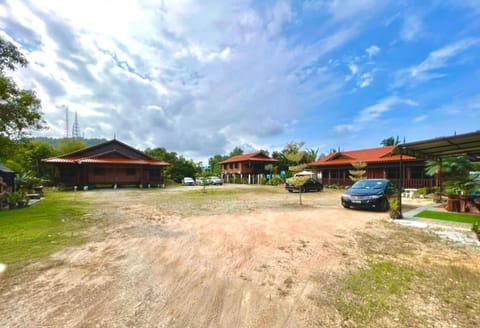 Property building, Day, Natural landscape, Parking