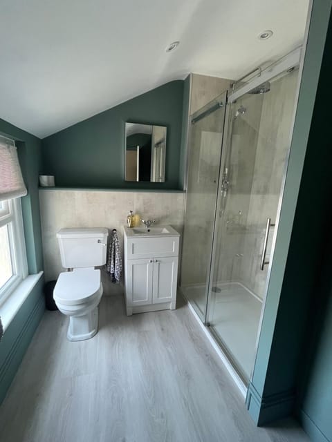 Tŷ Glas, Fishguard, Ideal for beach, coastal path and town! House in Fishguard