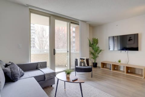 Spacious Apartment With 2 Bedrooms Condo in Arlington