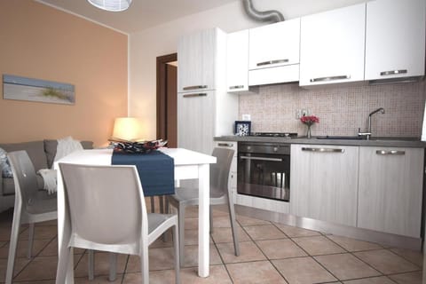 Kitchen or kitchenette, Dining area, pet friendly, stove