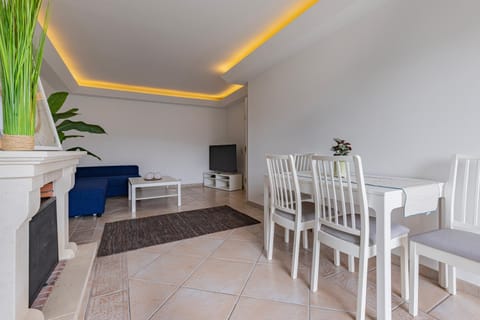 Sunny 2 BDR Apartment by LovelyStay Condo in Costa da Caparica