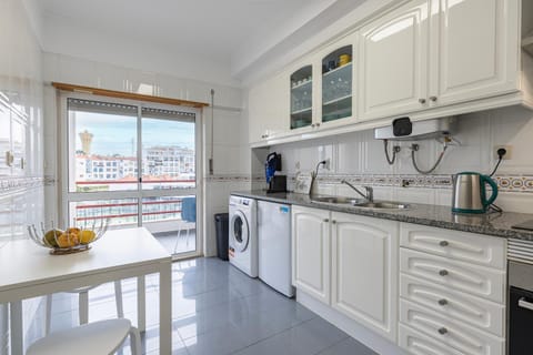 Sunny 2 BDR Apartment by LovelyStay Condo in Costa da Caparica