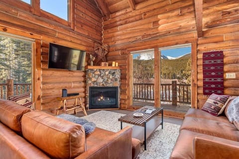 Warm And Luxurious Private Breckenridge Cabin Retreat W Hot Tub Blue River Hideaway By Boutiq House in Blue River