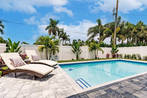 Brand New Luxury Naples 4br W Pool By Vanderbilt Beach Coastal Sol By Boutiq House in Naples Park