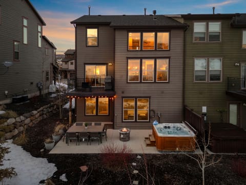 Bright & Spacious 4br Luxury Townhome Near Historic Park City W Fireplace & Hot Tub Noahs Retreat By Boutiq House in Wasatch County